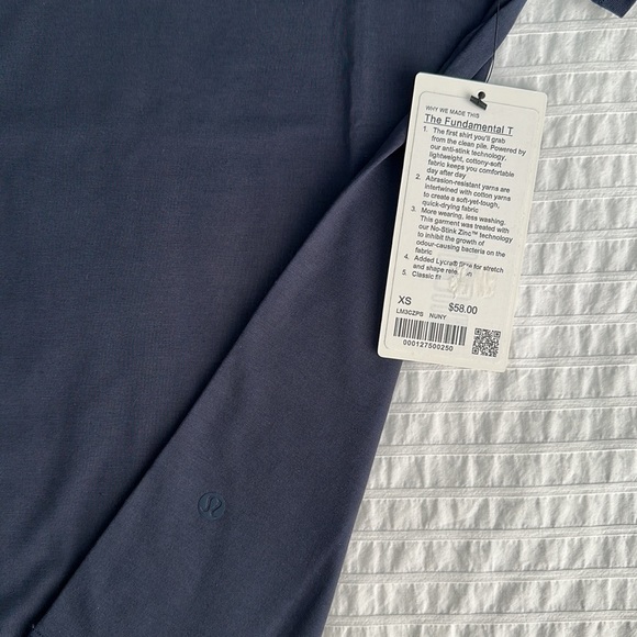 Lululemon The Fundamental Tee Shirt - Picture 3 of 3